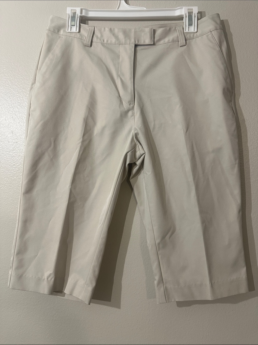 Adidas women’s Beige Stretch Performance Shorts Sz 8